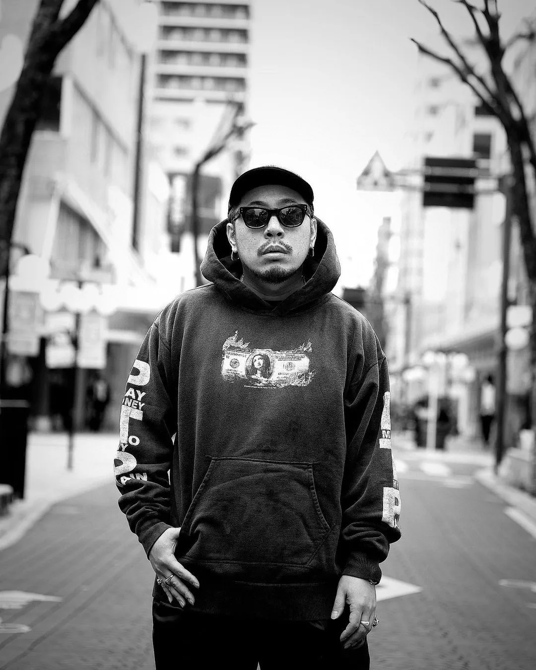 SAINT Mxxxxxx × PAY MONEY TO MY PAIN PTP_HOODIE/BRAND MONEY/BLK Co-branded PTP Virgin Mary dollar hoodie Washed black S-XL Assute dyeing The whole piece is sprayed with horse fade Mold customization joint main mark/washed mark Factory four-needle and six-thread workmanship No bone seams More comfortable to wear Repeated modification of proofing Authentic grade crack printing VINTAGE value is full
